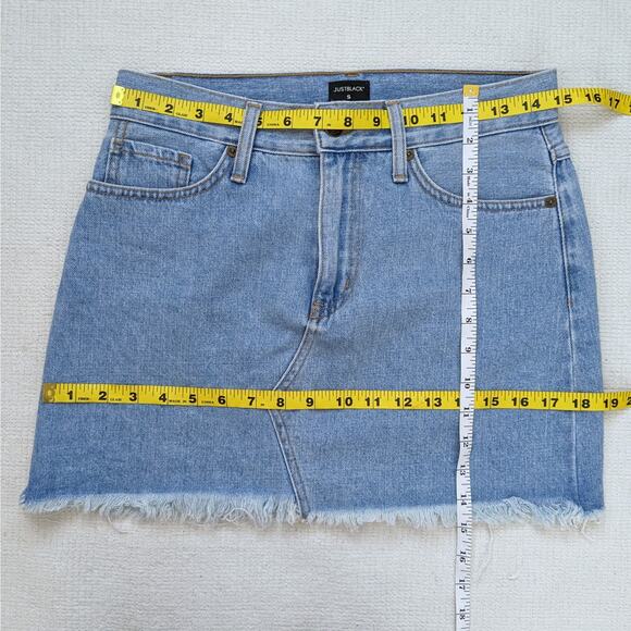 JUST BLACK Light Wash Denim Jean Mini Skirt Size Small - Picture 8 of 8